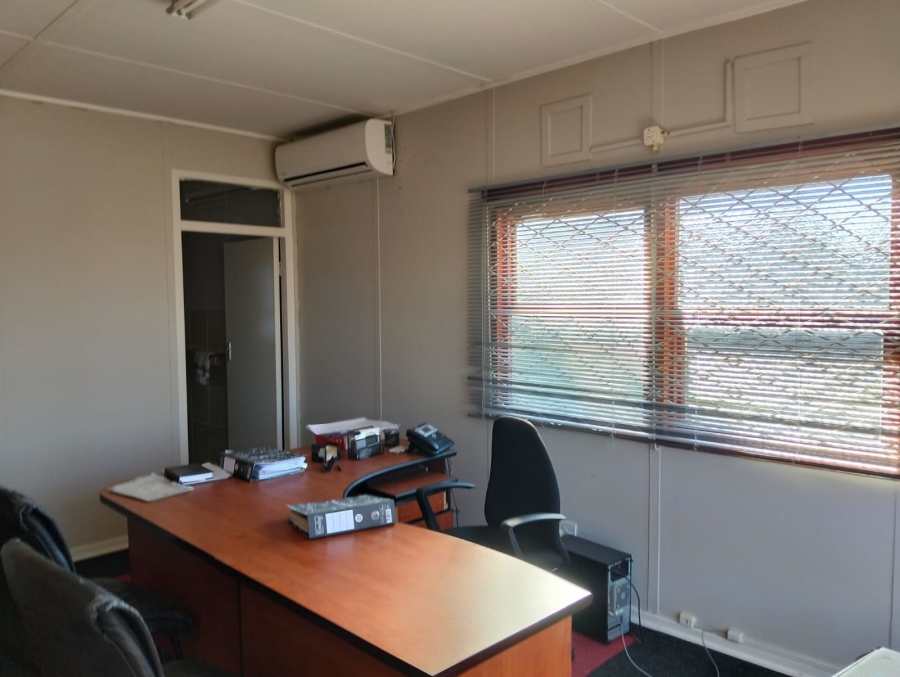 To Let commercial Property for Rent in Southernwood Eastern Cape